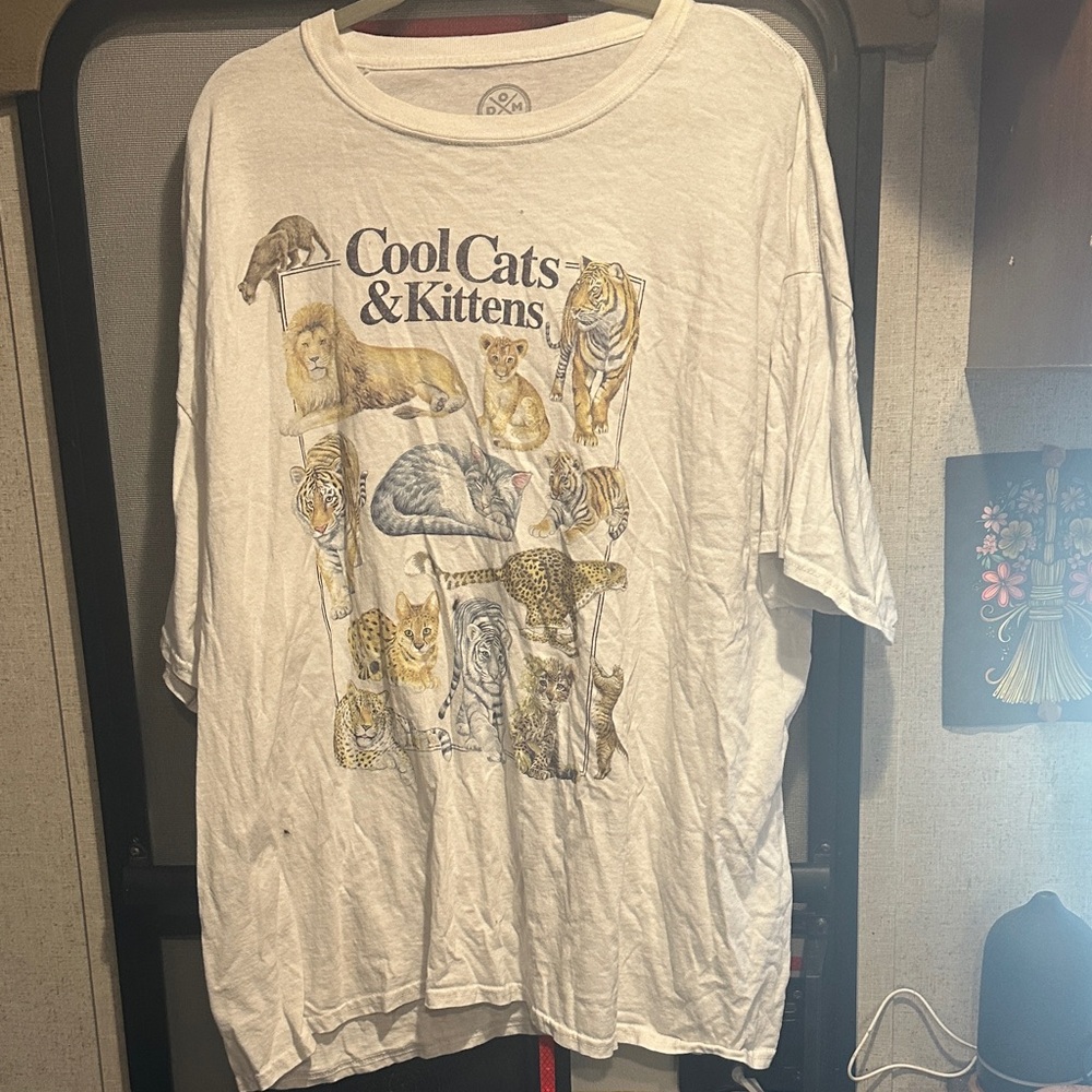 Cool Cats & Kittens Graphic Tee - White